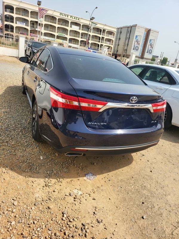Thumbnail 2 of 2017 Toyota Avalon XLE